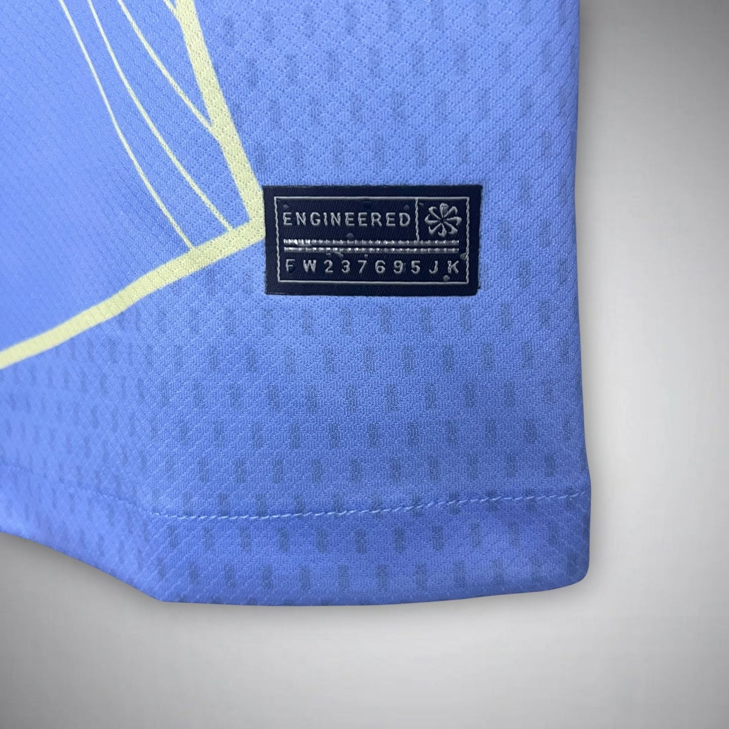 FC Barcelona "Voltage" Premium Kit