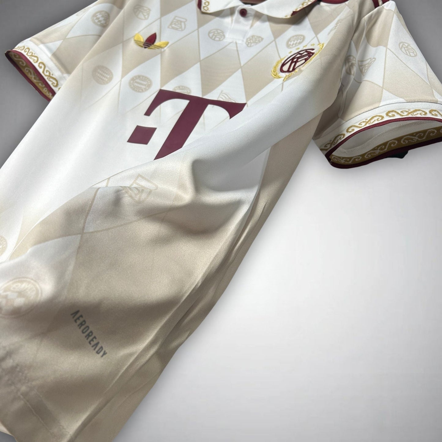 FC Bayern "Die Krone" Premium Kit