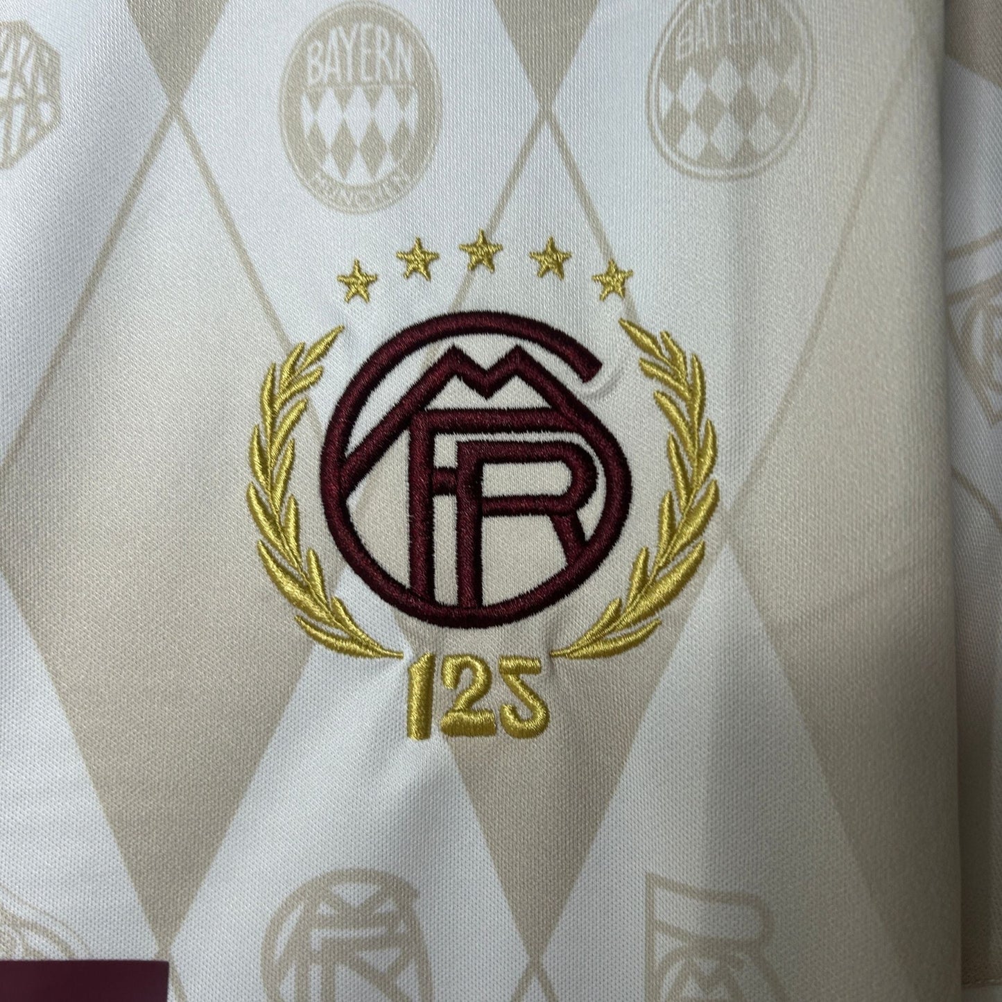 FC Bayern "Die Krone" Premium Kit